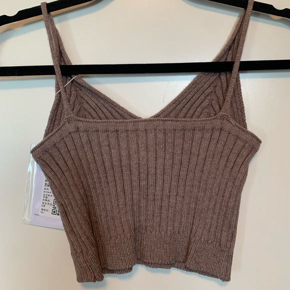 Cropped v-neck sweater tank - Picture 2 of 2